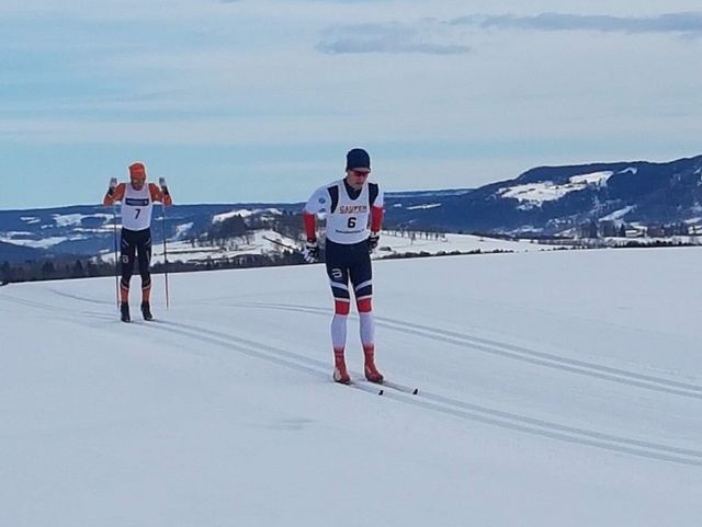 Jørgen Tellefsen  foran Anders Kampenhøy i Ringnesløpet på Gaupen lørdag. (Arrangørfoto)