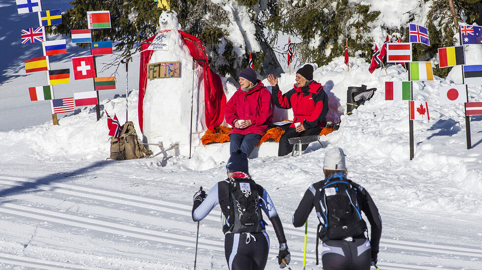 Det er mange nasjoner å heie på i Birkebeinerrennet. (Foto: Birken/Geir Olsen)