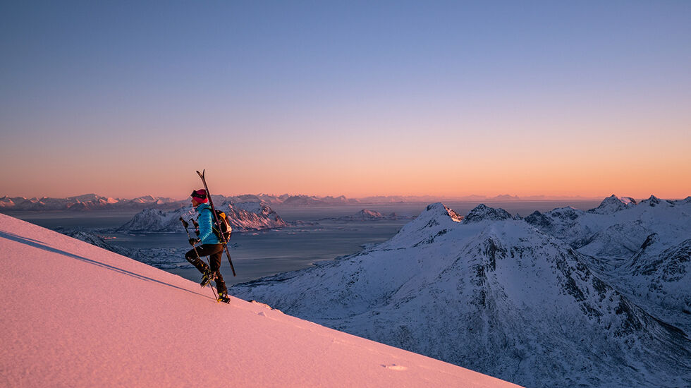 Naturopplevelsene kan bli store under Lofoten Skimo. (Foto: Martina Valmassoi) 