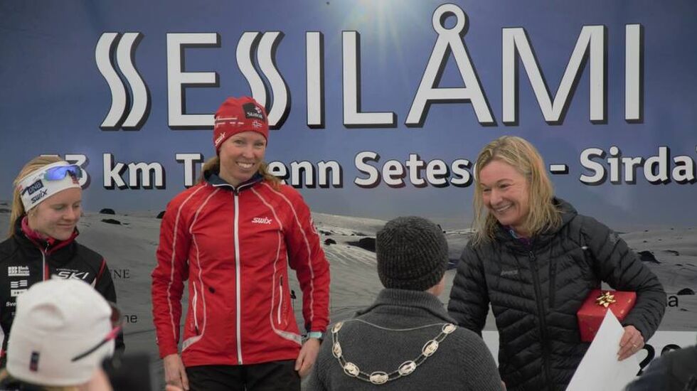 Fra venstre Helene Salte Håland, vinner Elise Hay Opsahl og tredje dame Wenche Lægraid Kvæven. Foto: Arrangør.