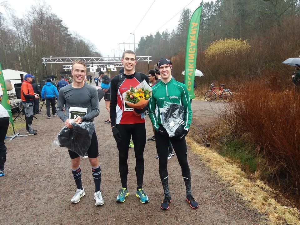 Norske Kasper Fosser (til venstre) kom på 2. plass i første del av Vårtävlingarna som gikk i Göteborg denne helgen (Foto: Vårtävlingarna/solvikingarna.se)