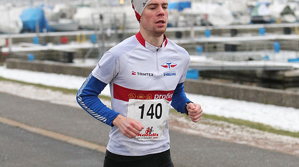 Vegard Brun Saga vant 5 km på Lørenskog. På bildet ser vi Saga på 5 km i Kondis' Nyttårsløp 2017. (Foto: Kjell Vigestad)