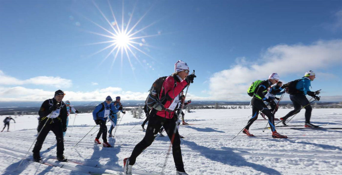 Folkefesten over fjellet utgår også i år men du kan få en liknende skiopplevelse som her i 2019 ved å delta i VinterBirken QR helt fram til 21. mars. (Foto: Geir Olsen)