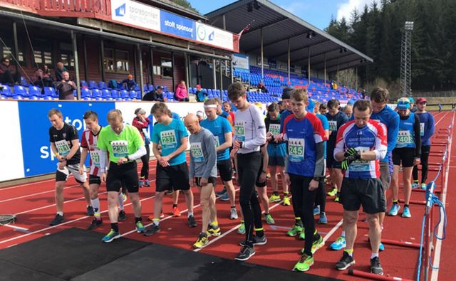 Før starten av 10 km i Rett Vest 2018. (Foto: Jan Grov)
