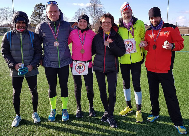 Fra Kråkstad og Jan Billys 6-timers. Vi ser bla. i rosa: Isabel Aarnes og ved siden av henne Marianne Følling og ytterst til høyre Jan Billy Aas.