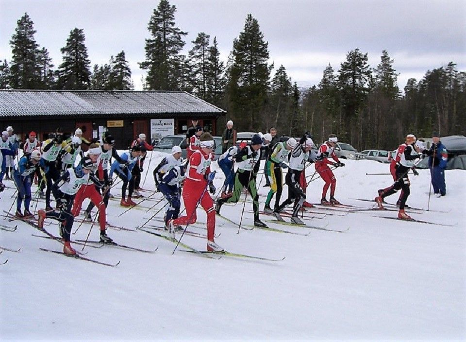 Fra starten på Vardfjelløpet ved Sølenstua i 2010. (Foto: Bjarne Bentzen)