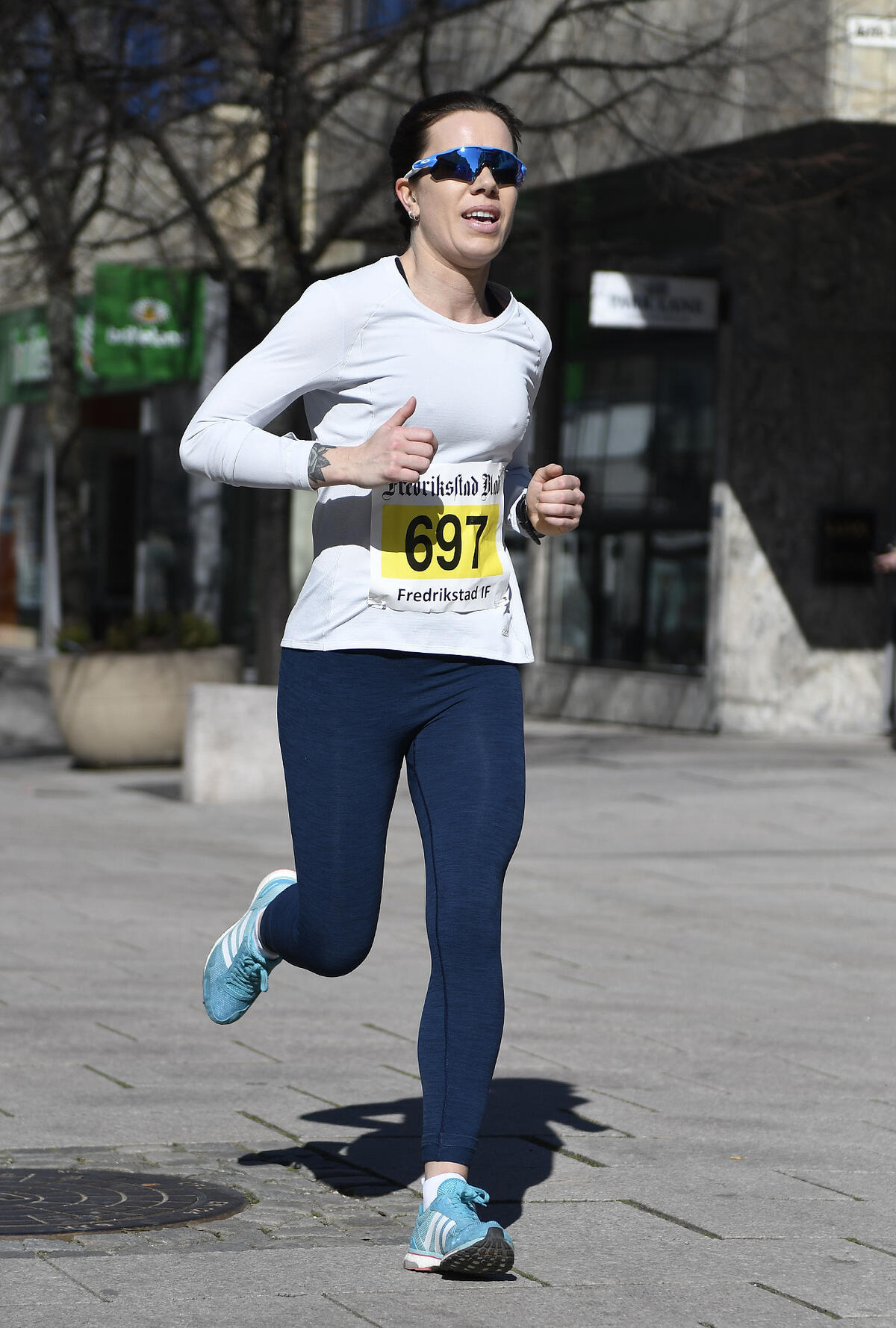 21km-697_50D5605