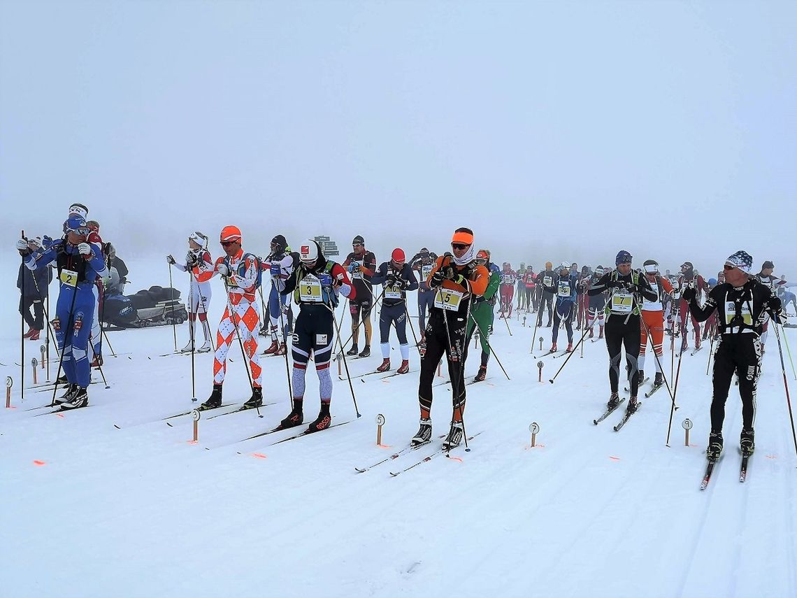 Startklare langløpere på 120 km på Venabygdsfjellet med (fra v.) Geir Strandbakke, Sigurd Sollien Hulbak, Håvard Solås Taugbøl og Vinjar Skogsholm i første rekke. 