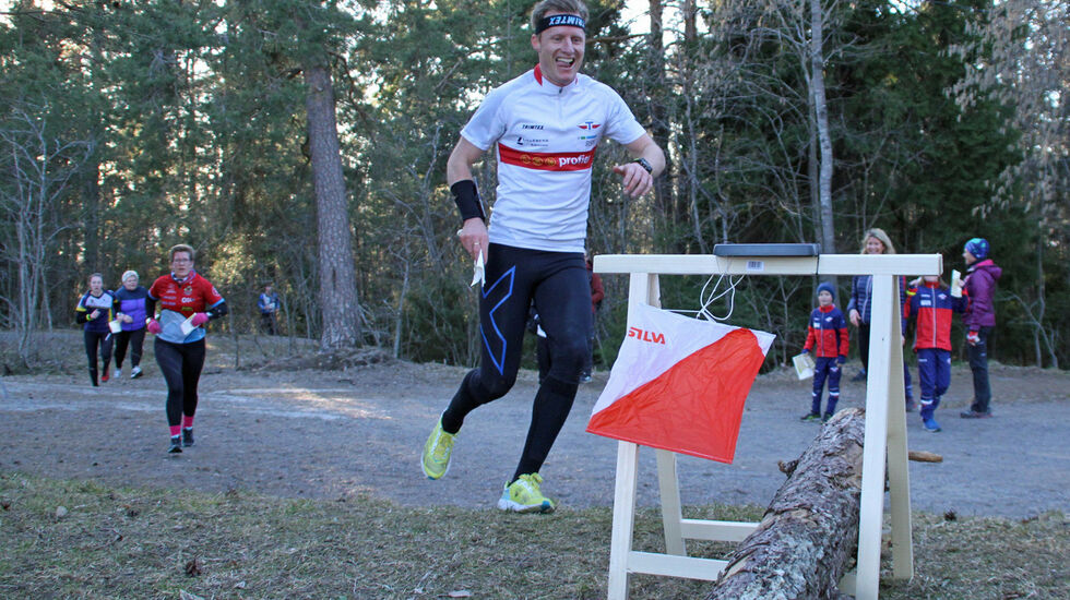 Det var tett med løpere på Oppsals løp i Oslo City Cup. (Foto: Bjørn Hauge)
