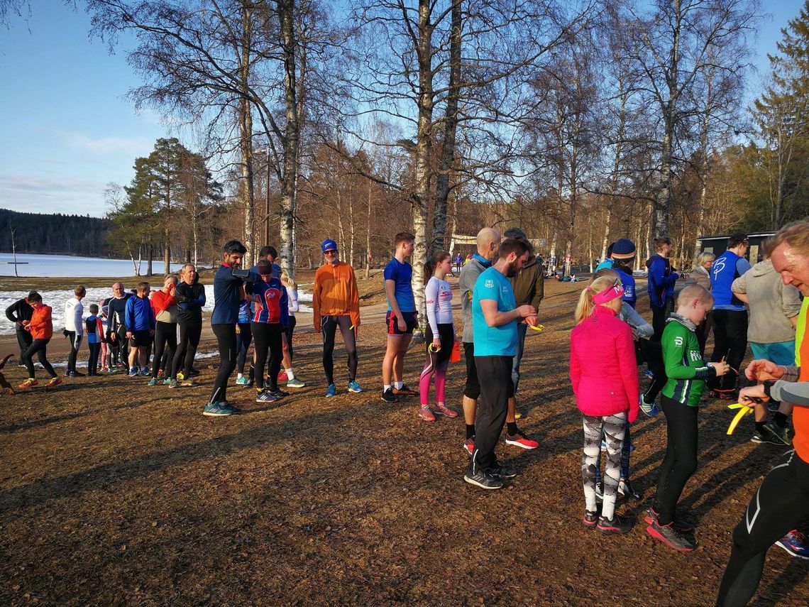 Det var stort oppmøte og mange som ville registrere seg for å løpe årets første løp i Sognsvann Rundt Medsols. (Atrrangørfoto)