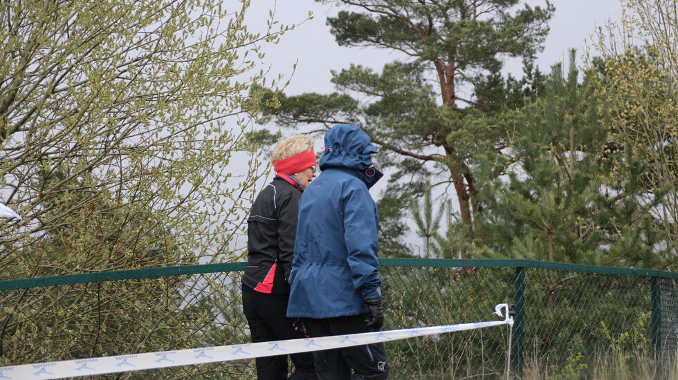 Litt ufyselig vær med snøbyger da terrengløpskarusellen startet 11. april. (Foto: Guri Sæterlid)