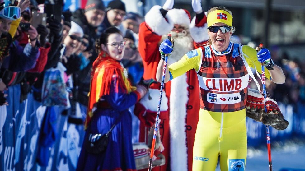 Astrid Øyre Slind jubler for seieren i Ylläs-Levi. (Foto: Visma Ski Classics)