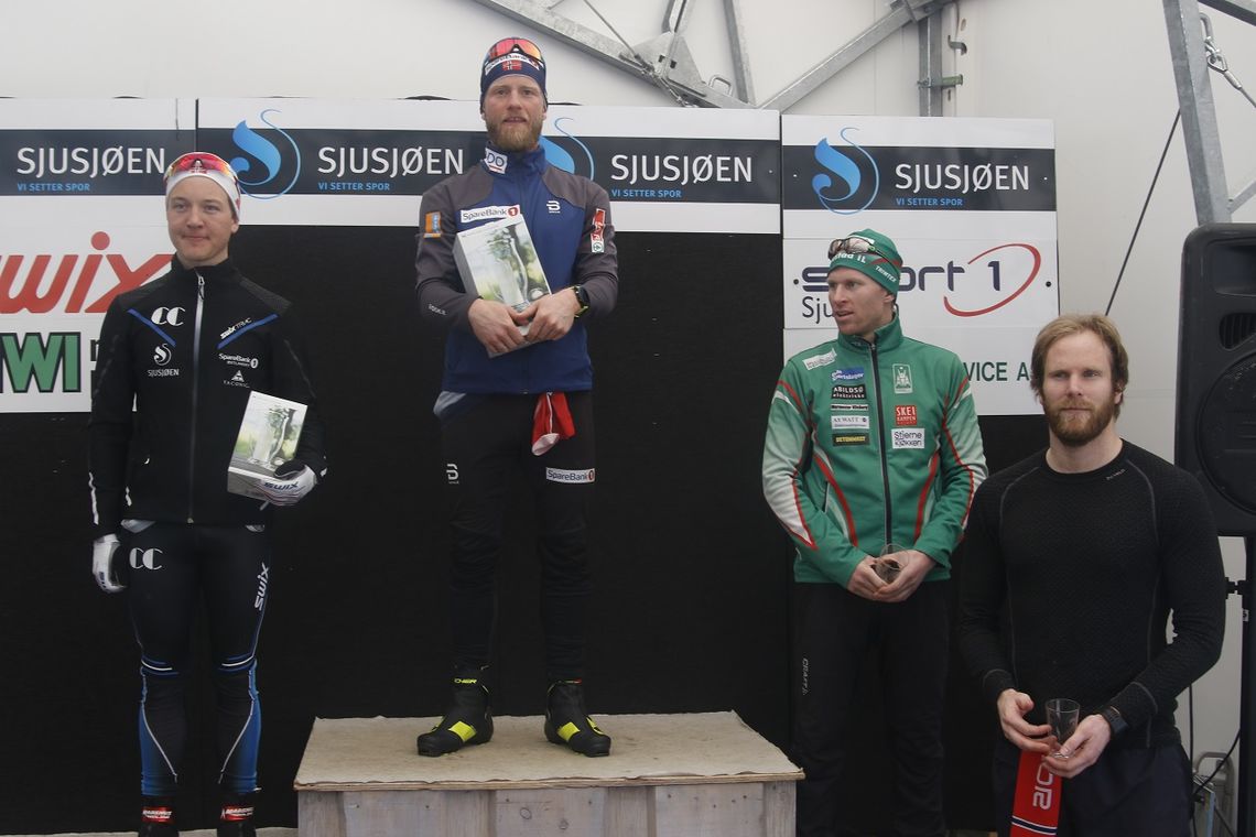 Podiet i klasse M31-35 i årets Sjusjøen Fri (fr v.): Simen Andreas Sveen, Martin Johnsrud Sundby, Stian Jelstad (3. plass) og Ivar Hesselberg Indby (5. plass). 