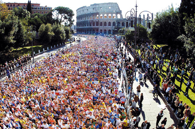 Stracittadina Fun Run: Parallelt med Roma Marathon går et 5 km-løp uten tidtaking med rundt 50.000 deltakere. Også det løpet starter fra Colloseum. Foto: arrangøren