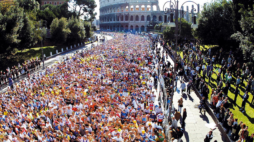 Stracittadina Fun Run: Parallelt med Roma Marathon går et 5 km-løp uten tidtaking med rundt 50.000 deltakere. Også det løpet starter fra Colloseum. Foto: arrangøren  