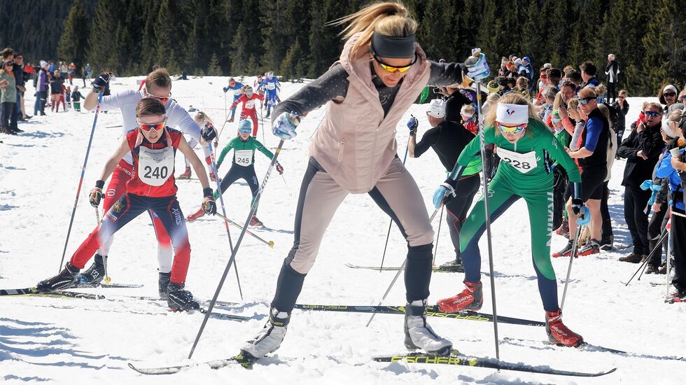12-åringene Hedda Bjørkmann fra IL Heming  (228) og Emil Tronstad Juliebø (240) fra Røa IL fikk drahjelp av både Therese Johaug og Sjur Røthe lørdag. 
