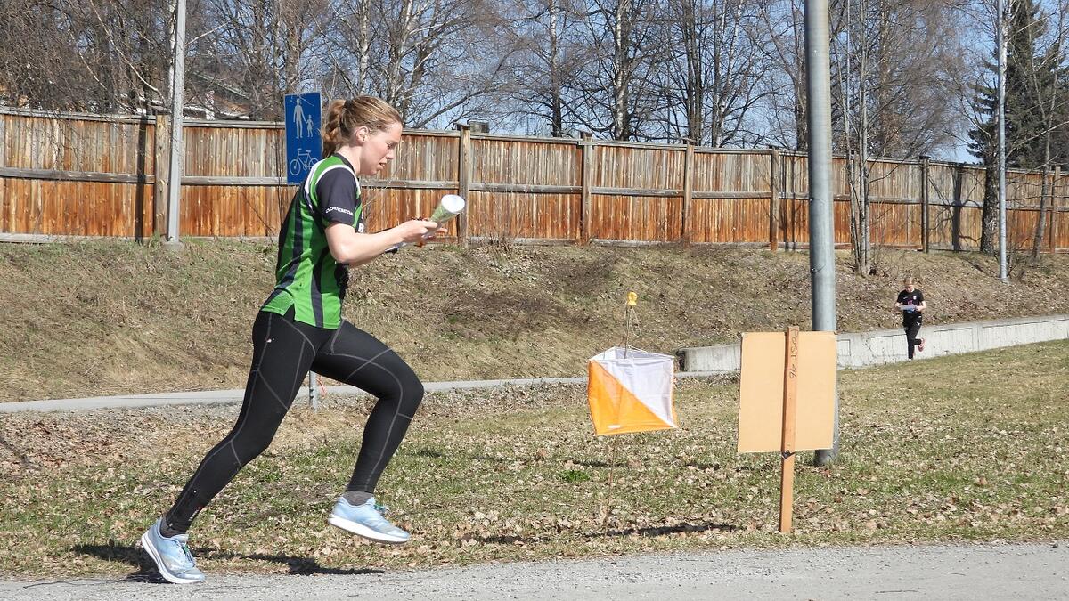 Nr. 2 D17:  Emilie Westli Andersen ut fra start.