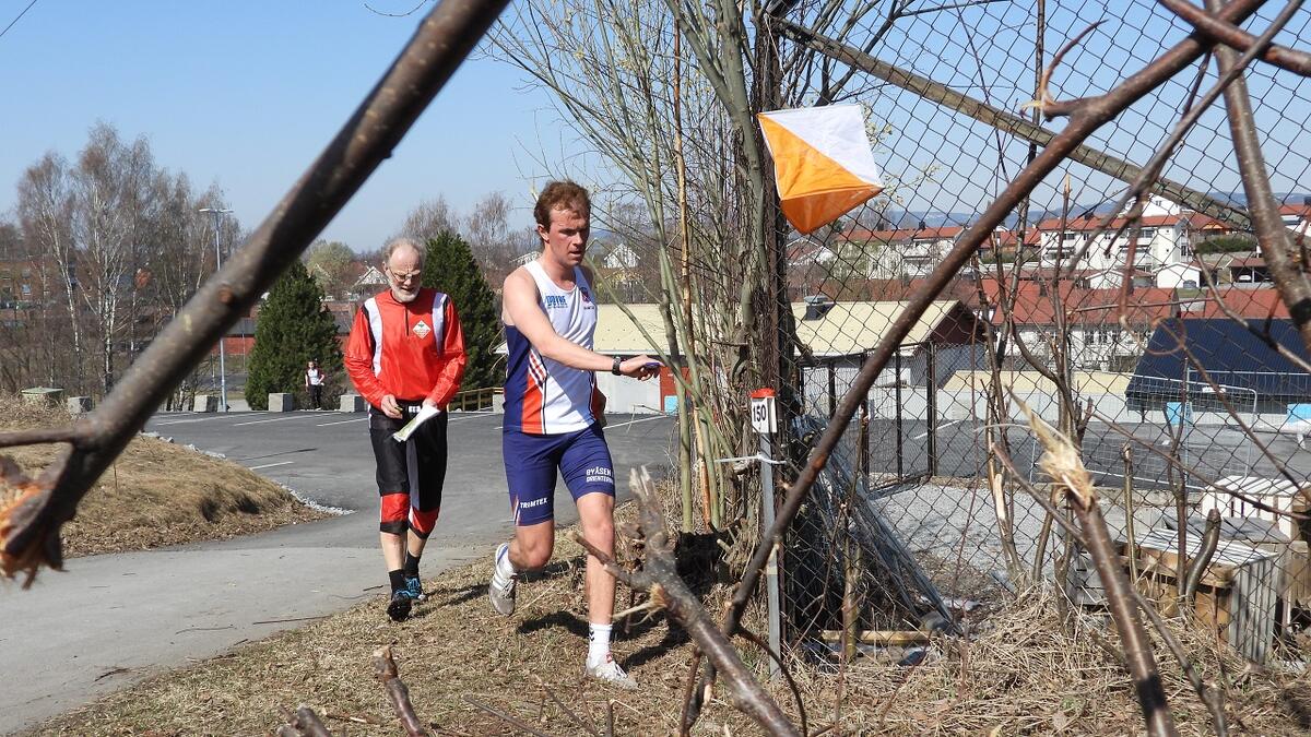 Nr. 2 H17: Øyvind Wiggen på siste post og Einar Lund.