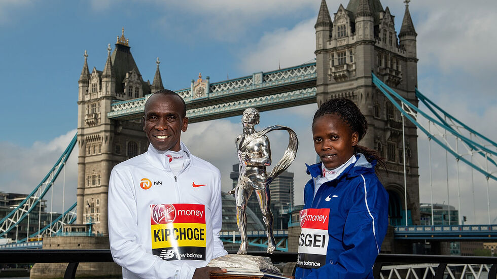 Årets vinnere i London Marathon Eliud Kipchoge og Brigid Kosgei begge Kenya.  Foto:  Virgin Money London Marathon
