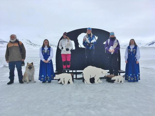 Pallen i kvinneklassen med Anna Persson (2), Johanne Hauge Harviken (vinner) ogTuva Anine Brusveeen-Jensen (3) . Foto: Arrangøren