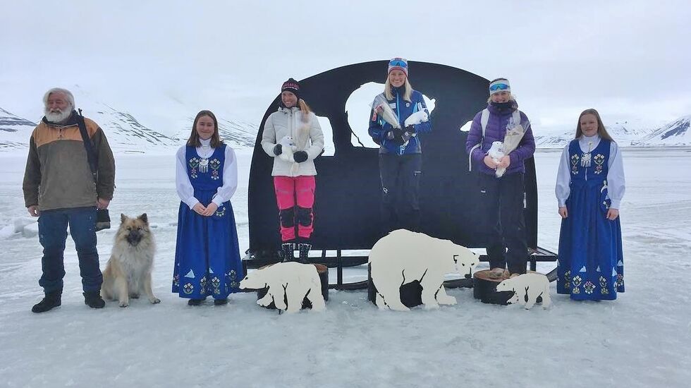 Pallen i kvinneklassen med Anna Persson (2), Johanne Hauge Harviken (vinner) ogTuva Anine Brusveeen-Jensen (3) . Foto: Arrangøren