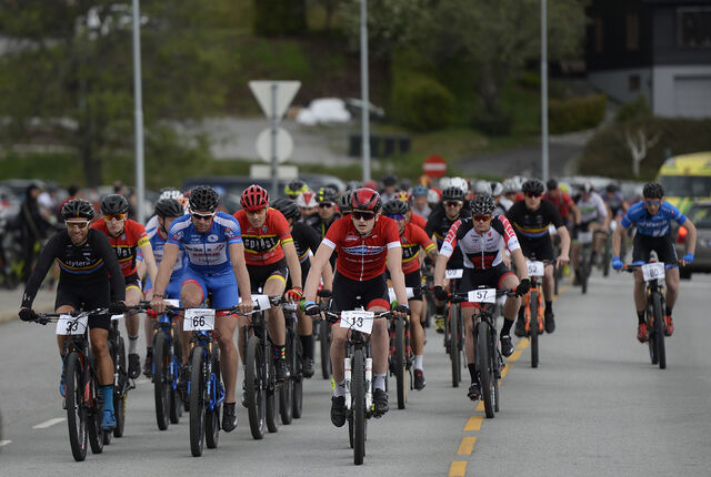 Starten har gått for 35 km i Høiåsrittet 2019. (Alle foto: Bjørn Johannessen)
