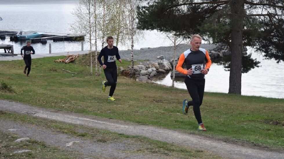 Sesongstart for Land løpskarusell med terrengløp ved Lyngstrand Camping ved Randsfjorden i kjølig vårvær (Foto: Søndre Land IL/Sæmund Moshagen)