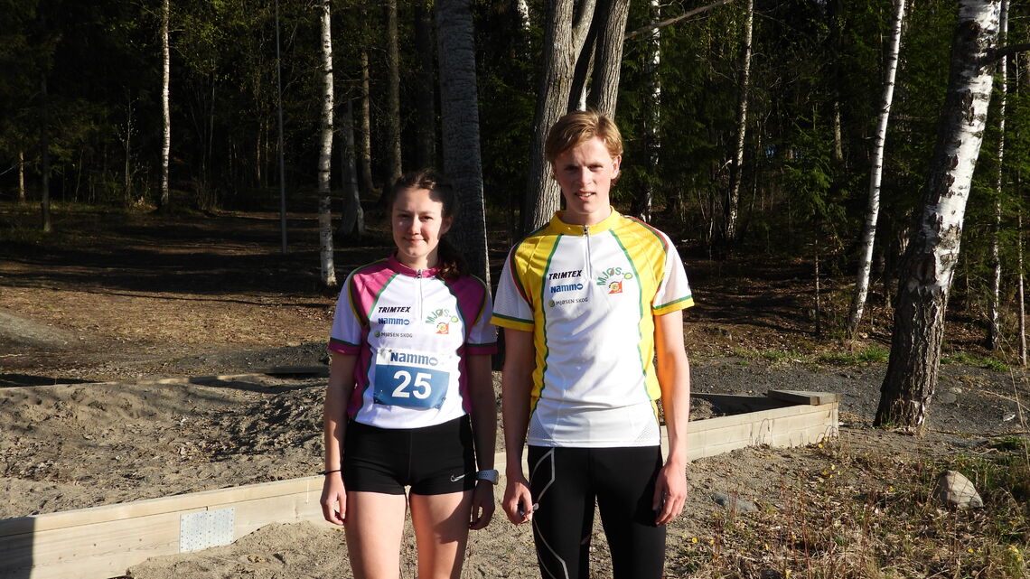 Agnethe Hasli, Bækkelagets SK og Njaal Ellegaard Melby, Vang OL var raskest i D/H 17-20 løypa som gikk i Ankerskogen og noen gater i nærheten av Ankerskogen. (Foto: Stein Arne Negård)