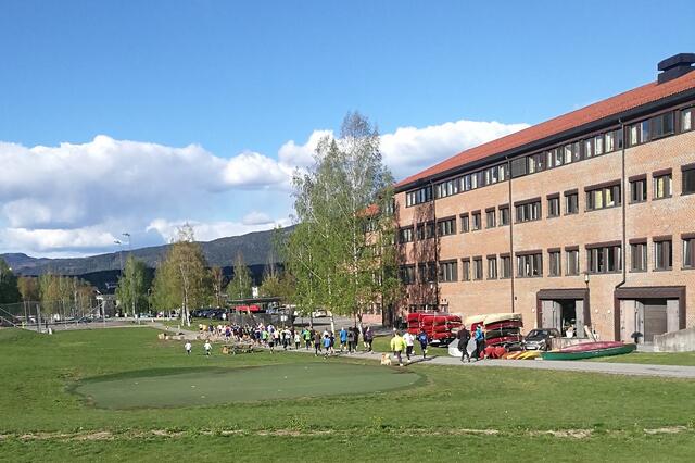 Starten har gått for det første løpet i Sport 1 Karusellen i Bø. (Arrangørfoto)