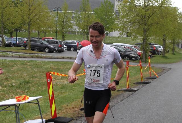 Richard Reichel er ålesunder, utennomsundet-gutt (Brosundet) og aspøyramp. I dag vant Richard maraton som foregikk innomsundet (Indre bydel i Ålesund)