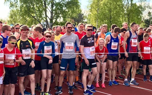 Fra starten på 10 km med Holund og Heggstad Krüger i midten, og vinneren Flugstad Østberg med nummer 447. (Foto: BDO-mila)