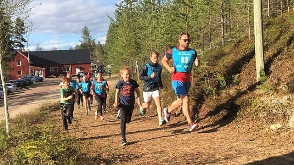 Fra starten på det første løpet på Velta på Åsnes Finnskog. (Foto: Gunn Helen Kjensmo)