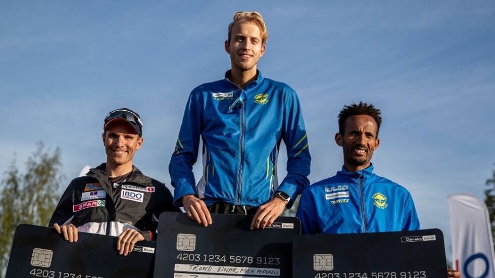 Didrik Tønseth, Trond Einar Moen Pedersli og Ebranim Abdulaziz på pallen utfordreren herrer 