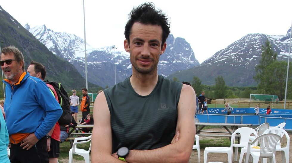 Kilian Jornet bor i Måndalen, ei av nabobygdene til Åndalsnes. I dag valgte Kilian å støtte et lokalt idrettsarrangement