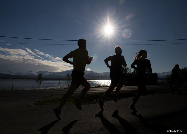 Det blir ikke noe løp i midnattsol i Tromsø i år. Bildet er fra 2017. (Foto: MSM / Truls Tiller)
