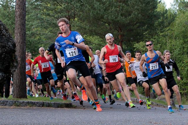 Simen Næss Berge (16), her sammen med bl.a. Isak Skari Berger (121) og Kjartan Helland (217) i Vegmuseumsløpet 2017, er påmeldt til Tour de Mjøsa. (Foto: Jørgen Skaug)