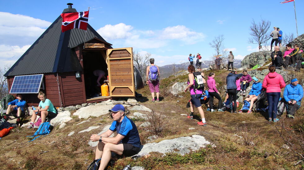 Fra toppen av Sorehaugen med den flotte lavvoen. (Arrangørfoto)