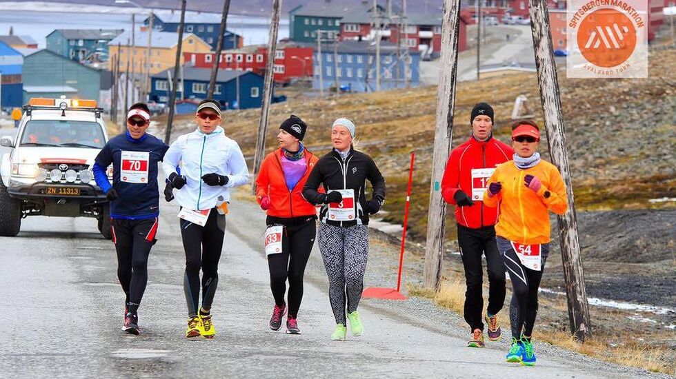 Innslaget av utenlandske løpere er stort på Spitsbergen Marathon. Her fra et tidligere år. (Arrangørfoto)