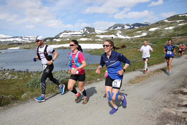Rallarvegsløet går i år 20. og 21. juli, og sjøl om en må regne med noen få skavler, så bruker Rallarvegen vanligvis å være så godt som snøfri til den tid. (Foto: Bjørn Johannessen)