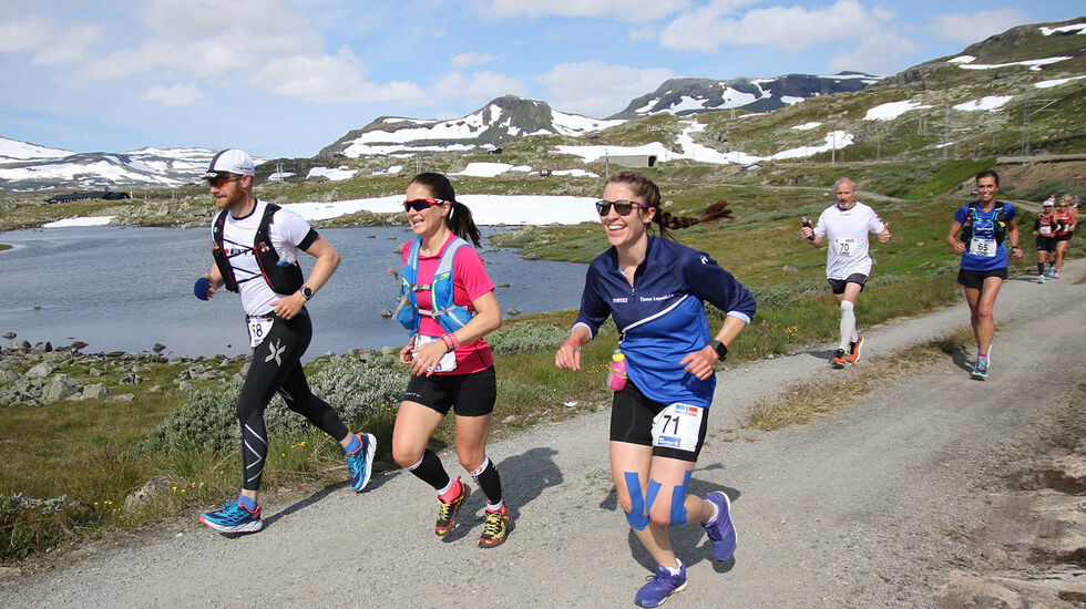 Rallarvegsløet går i år 20. og 21. juli, og sjøl om en må regne med noen få skavler, så bruker Rallarvegen vanligvis å være så godt som snøfri til den tid. (Foto: Bjørn Johannessen)