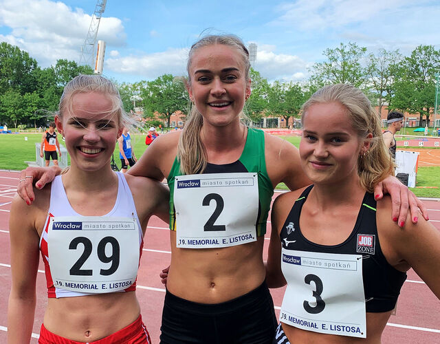 Disse tre jenene fra hver sin klubb er alle tatt ut på et av de to ungdomslandslagene for 2020. Fra venstre: Pernille Karlsen Antonsen, Amalie Sæten og Malin Edland. (Foto: Hans Jørgen Borgen)