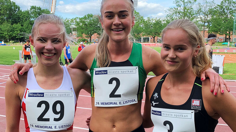 Pernille Karlsen Antonsen (til venstre), Amalie Sæten (midten) og Malin Edland viste friske 800 m-takter i polske Wroclaw. (Foto: Hans Jørgen Borgen) 