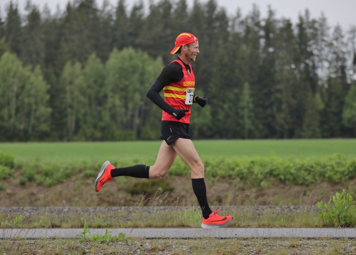 Ingen pers på Runar Sannerud på halvmaraton, men han løp jevnt som et sveitserur og har nok tankene på et framtidig maratonløp. (Foto: Bjørn Hytjanstorp)
