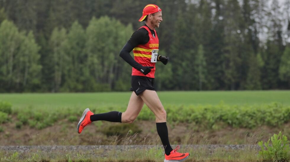 Ingen pers på Runar Sannerud på halvmaraton, men han løp jevnt som et sveitserur og har nok tankene på et framtidig maratonløp. (Foto: Bjørn Hytjanstorp)