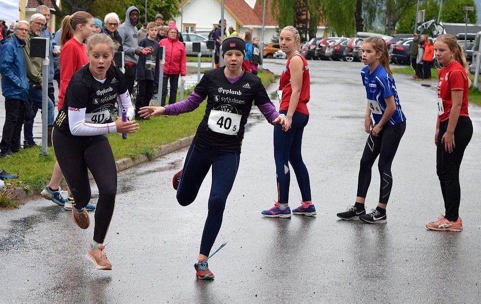 Fra Landstafetten hvor jentelaget til Raufoss IL Friidrett ble vinnere (Foto Sæmund Moshagen/Søndre Land IL)