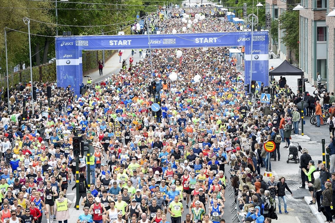 Fra starten av fjorårets Stockholm Marathon som med 12351 fullførende fortsatt er det største maratonløpet i Norden (Arrangørfoto).