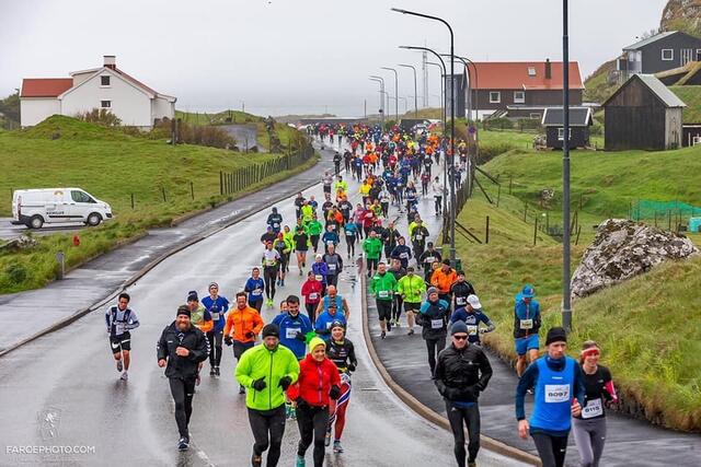 Fra Torshavn Marathon som i år gikk i kjølig Altanterhavsvær (Foto:facebook/torshavnmaraton)