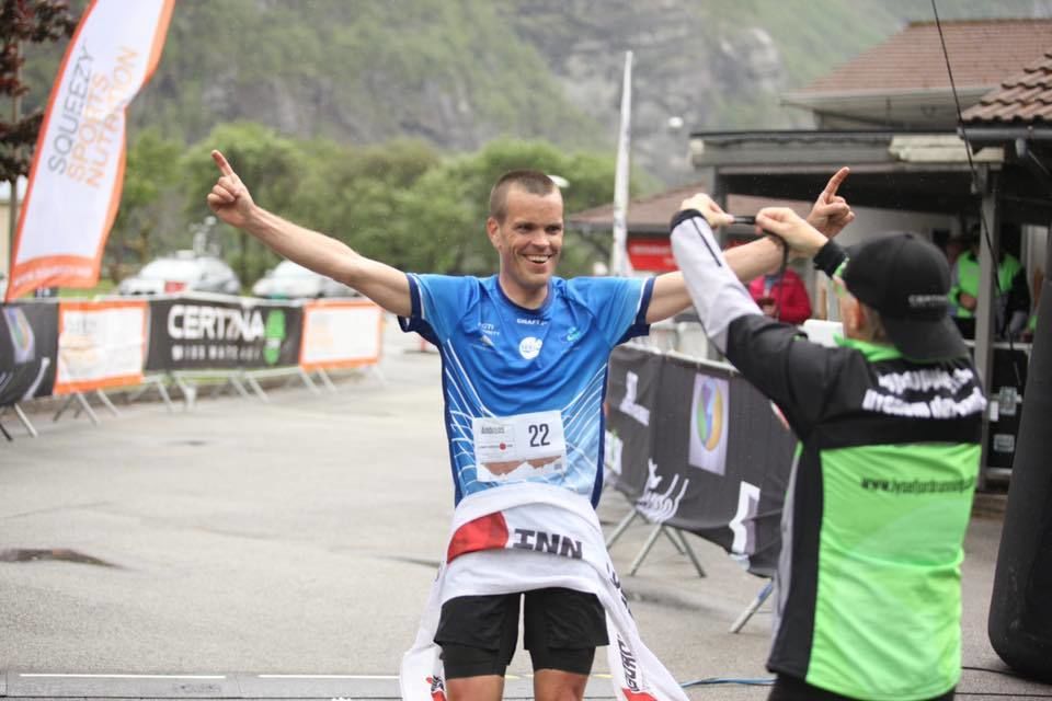 Andreas Penne Nygård jubler for seier i den 7. utgaven av Lysefjorden Inn. (Arrangørfoto)