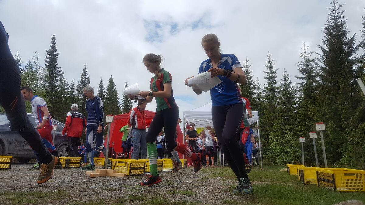 Audhild Bakken Rognstad til h¢yre ut fra start