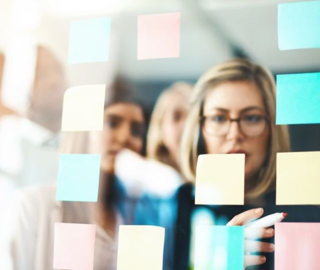 Ledelse og utvikling av løsningsorienterte tankesett for team